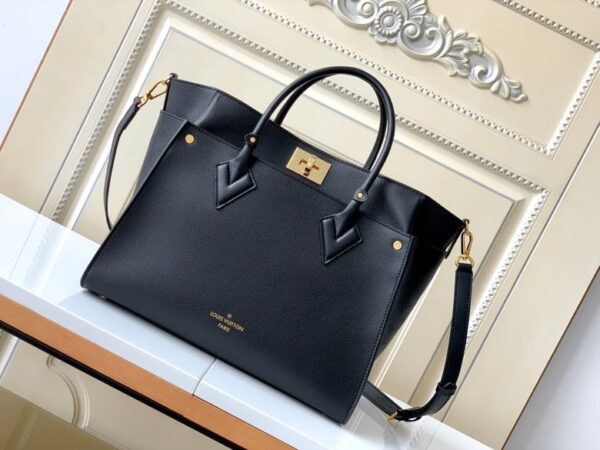 Louis Vuitton / LV on my side m22225 Black size: 30.5*24.5*14cm