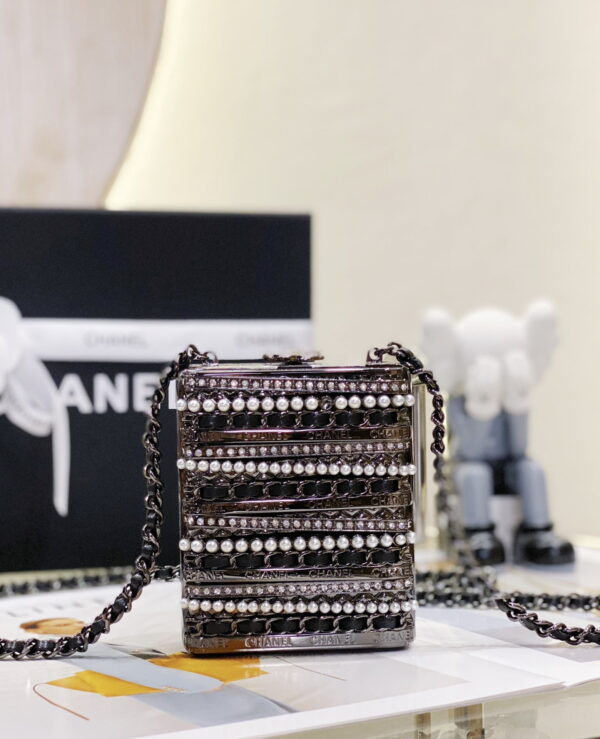 chanel22k dinner bag black Pearl string size: 11*9*4.5cm