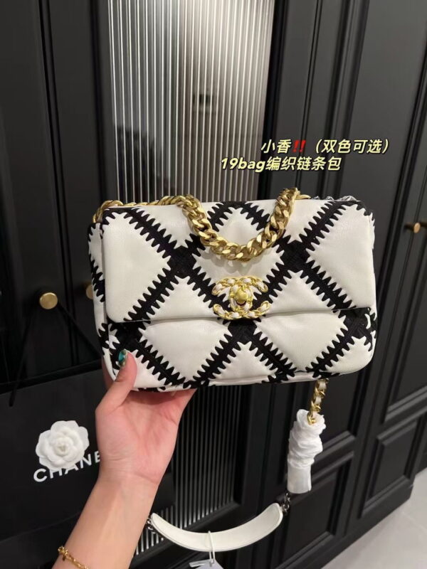 Chanel sheepskin embroidery argyle Crossbody handbag 1160 size:26cm