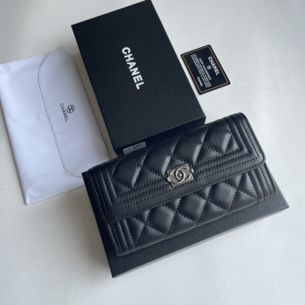 Chanel sheepskin Clutch bag with sliver hardware size: 19*10cm