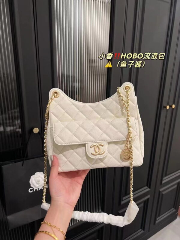 Chanel HOBO bag Oil wax leather white 3690 size: 22*20cm