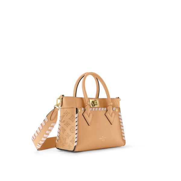 Louis Vuitton / LV On My Side PM M21585