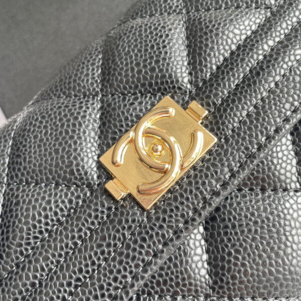 Chanel Cowhide with caviar Clutch bag with gold and sliver hardware size: 19*10cm