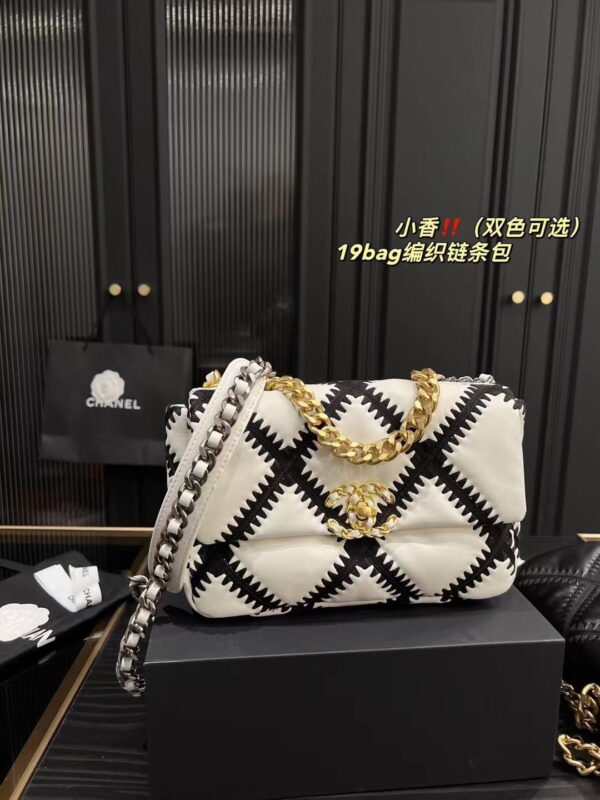 Chanel sheepskin embroidery argyle Crossbody handbag 1160 size:26cm