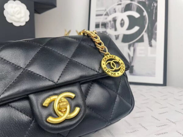 Chanel 2023 new CF Black gold bag size: 21*13cm