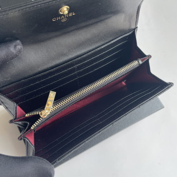 Chanel sheepskin Clutch bag with gold hardware size: 19*10cm