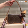Louis Vuitton / LV 𝐃𝐢𝐚𝐧𝐞 M45985 size: 25.0*9.0*15.0cm