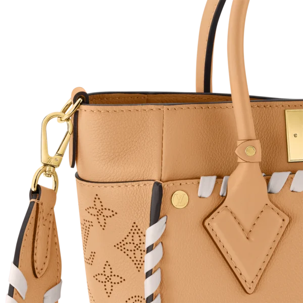 Louis Vuitton / LV On My Side PM M21585