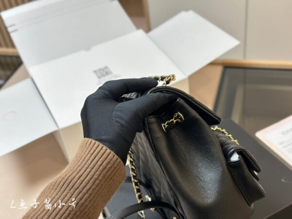 4 CHANEL Gabrielle caviar The homeless backpack black size: 20*20cm