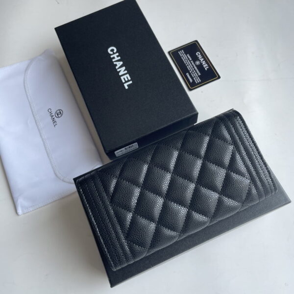 Chanel Cowhide with caviar Clutch bag with gold and sliver hardware size: 19*10cm