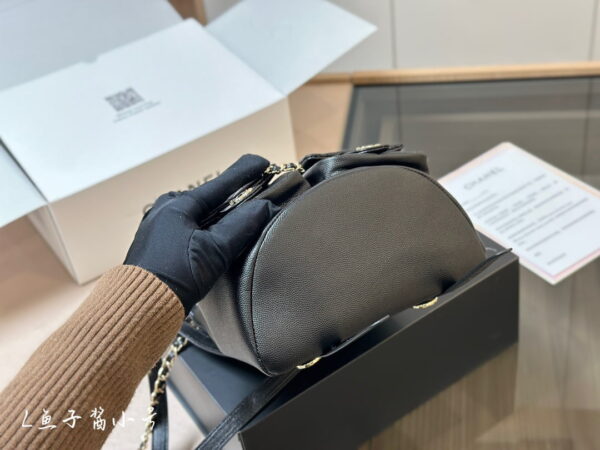 5 CHANEL Gabrielle caviar The homeless backpack black size: 20*20cm