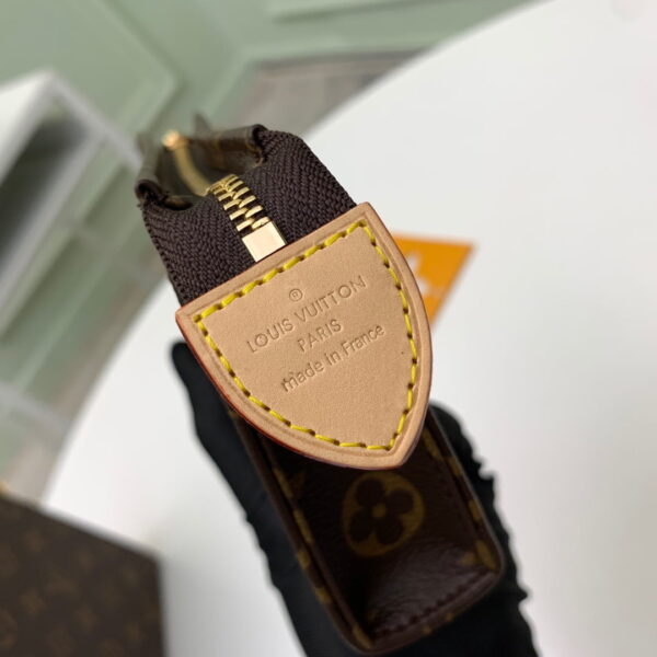 Louis Vuitton / LV monogram m81412 toiletry uch on chain purse with one small wallet size: 25 *20 * 5.5cm