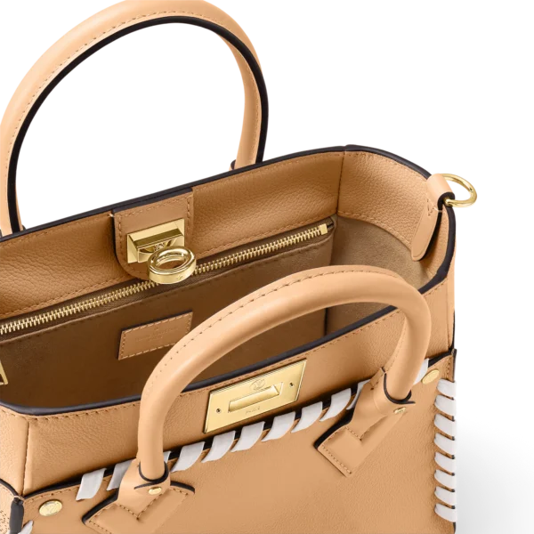 Louis Vuitton / LV On My Side PM M21585