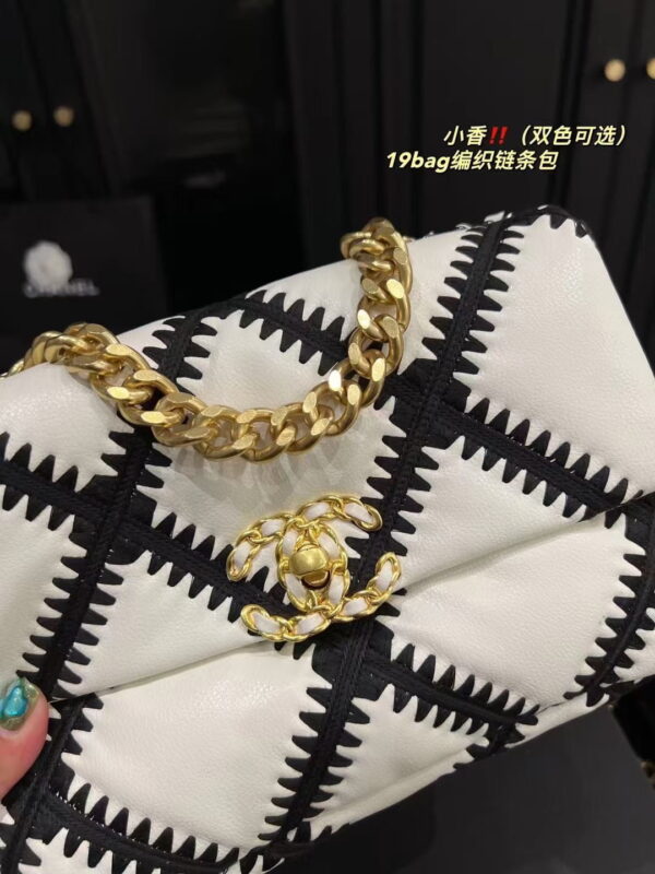 Chanel sheepskin embroidery argyle Crossbody handbag 1160 size:26cm