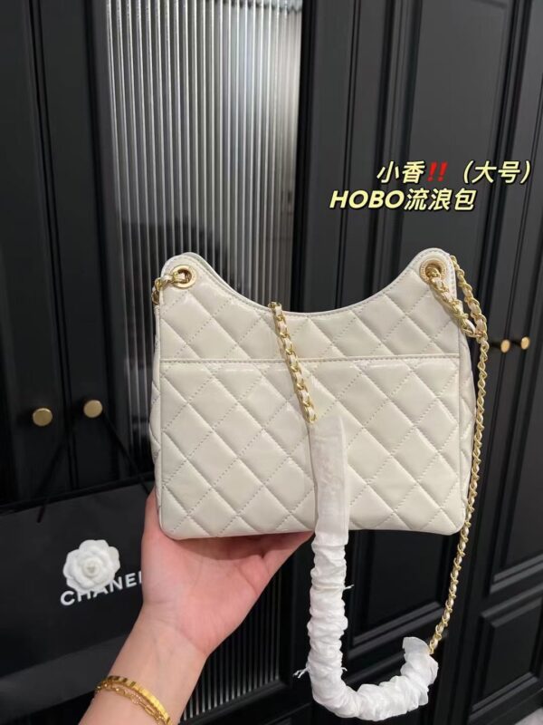 Chanel HOBO bag Oil wax leather white 3690 size: 22*20cm