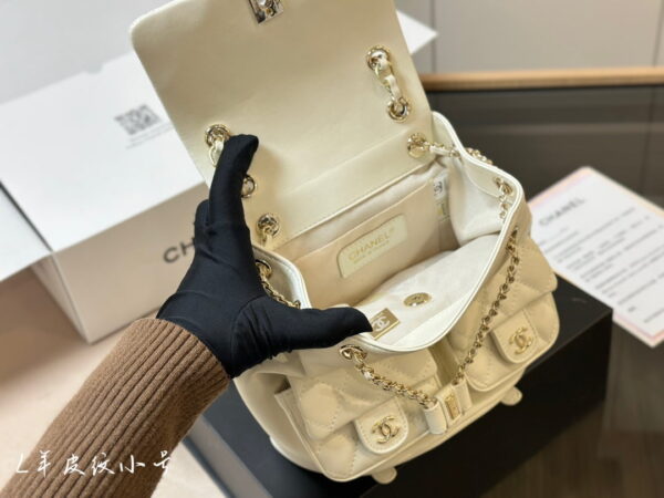 6 CHANEL Gabrielle Cowhide grain The homeless backpack 2 colors size: 20*20cm