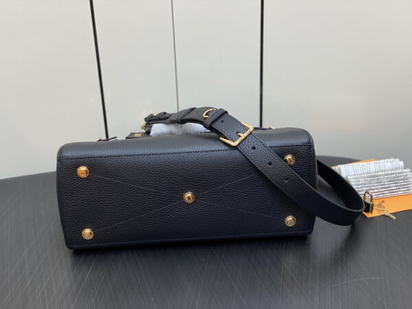 6 Louis Vuitton / LV zys lock it mm real leather m22914 size: 36*29*15cm