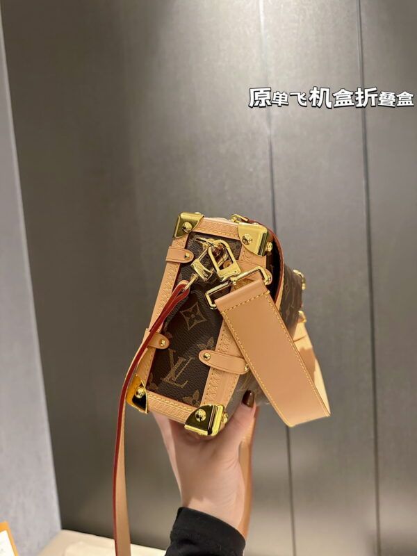 2521007 Louis Vuitton / LV Side trunk size: 24*16*8cm
