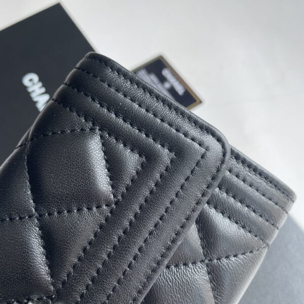 Chanel sheepskin Clutch bag with sliver hardware size: 19*10cm