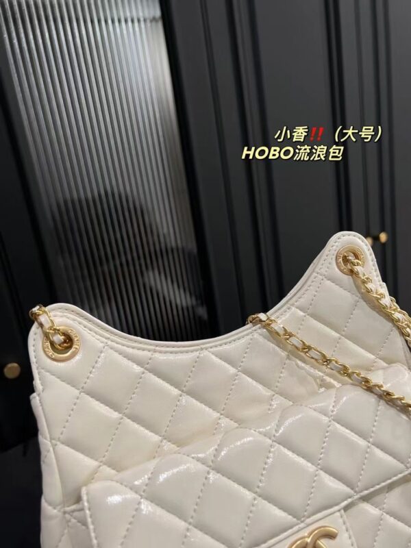 Chanel HOBO bag Oil wax leather white 3690 size: 22*20cm
