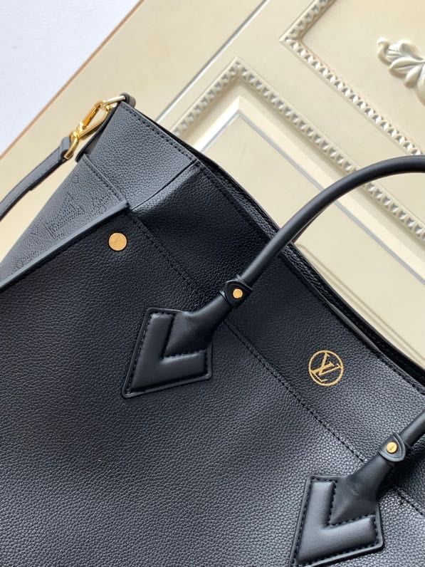 Louis Vuitton / LV on my side m22225 Black size: 30.5*24.5*14cm