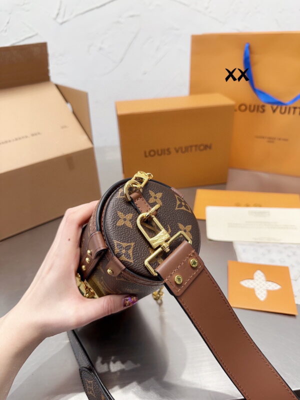 Louis Vuitton / LV prefall papillon trunk monogram round flip latch design crossbody bag
