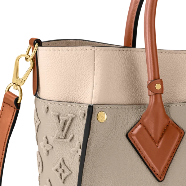 Louis Vuitton / LV On My Side MM M53825