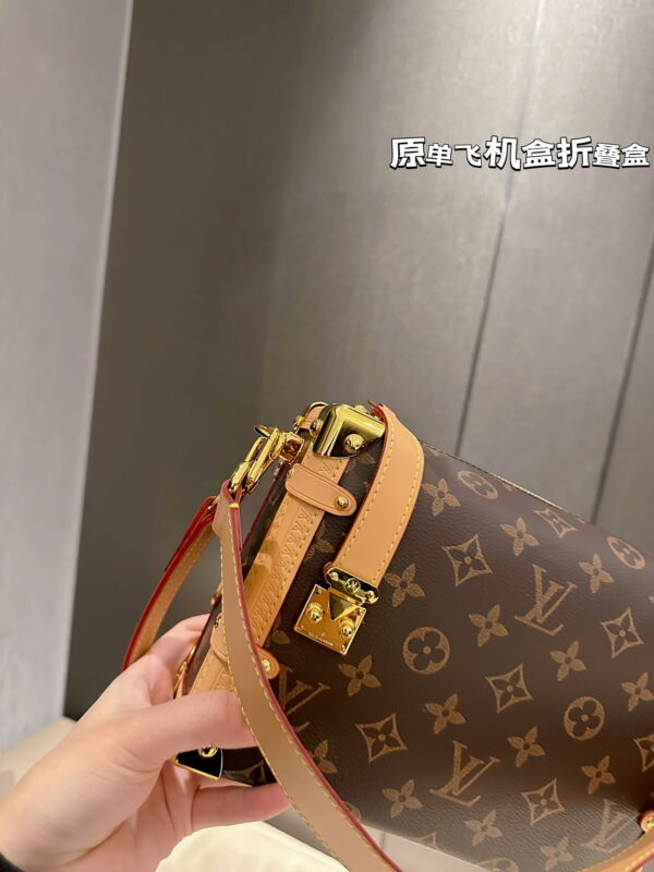 2521007 Louis Vuitton / LV Side trunk size: 24*16*8cm