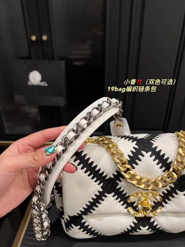 Chanel sheepskin embroidery argyle Crossbody handbag 1160 size:26cm