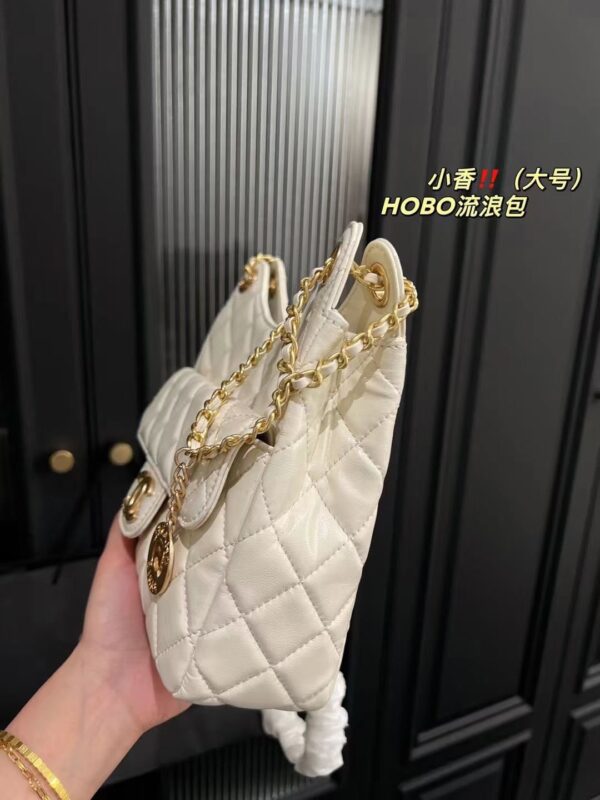 Chanel HOBO bag Oil wax leather white 3690 size: 22*20cm