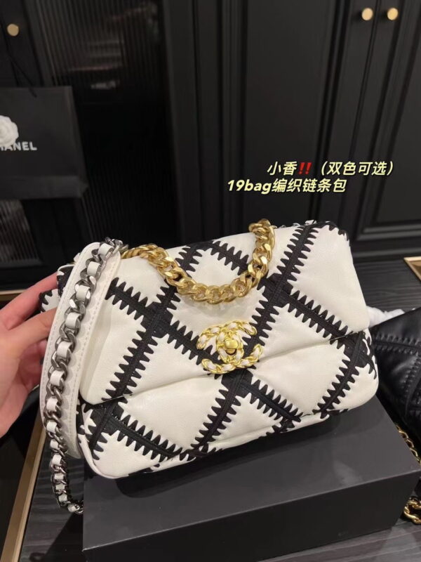 Chanel sheepskin embroidery argyle Crossbody handbag 1160 size:26cm