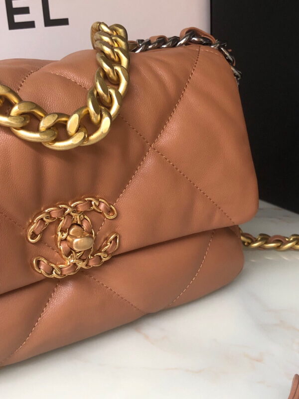 Chanel lambskin chain Underarm bag size: 26cm