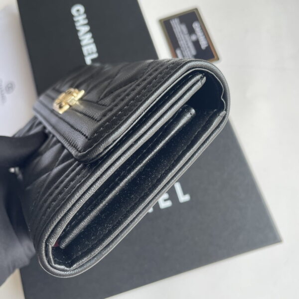 Chanel sheepskin Clutch bag with gold hardware size: 19*10cm