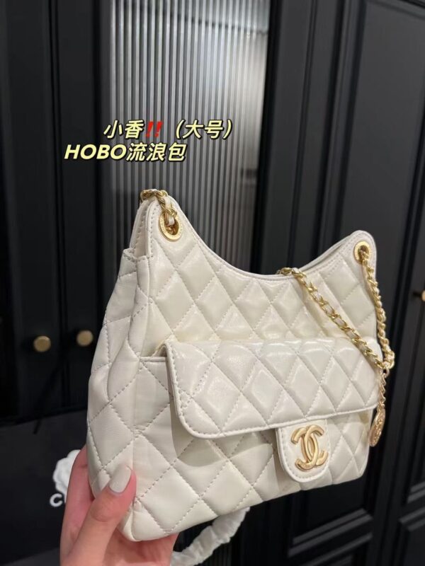 Chanel HOBO bag Oil wax leather white 3690 size: 22*20cm