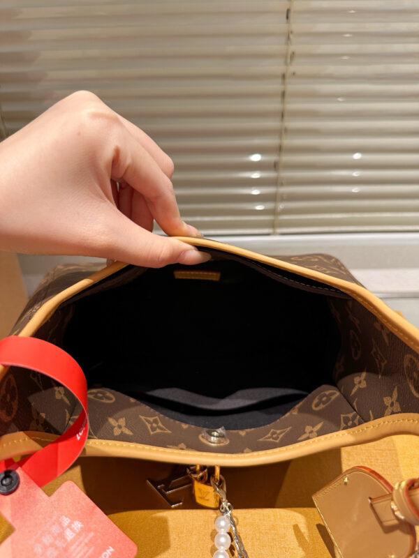 Glbao508 LV Genuine leather cowhide bag 24*18cm