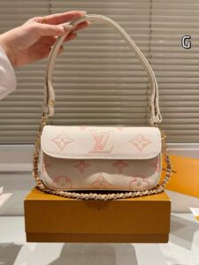 GLP17Bao LV genuine leather bag With box 22*13cm