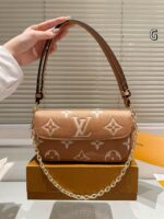 GLP17Bao LV genuine leather bag With box 22*13cm