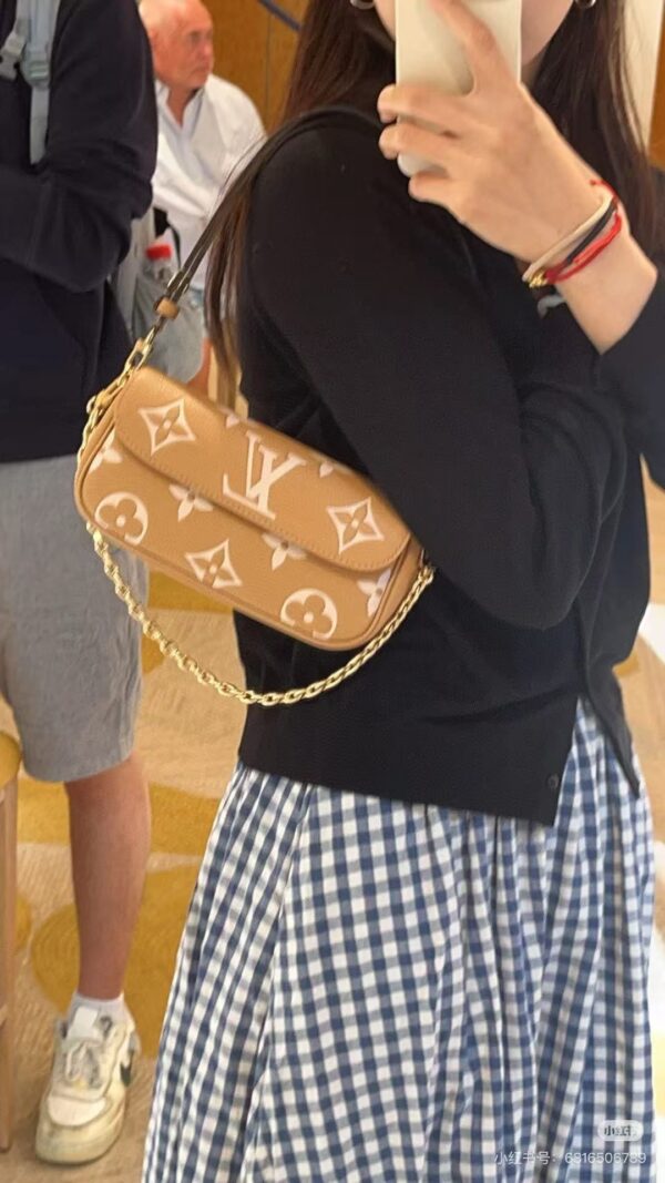 GLP17Bao LV genuine leather bag With box 22*13cm