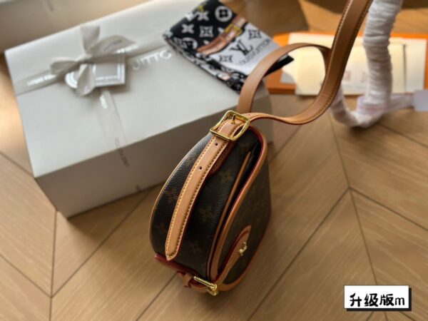 Louis Vuitton / LV Tambourin Saddle bag M44860 size: 18*16cm