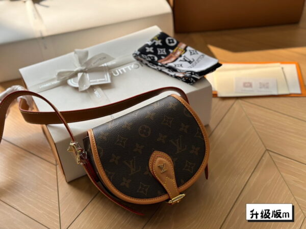 Louis Vuitton / LV Tambourin Saddle bag M44860 size: 18*16cm