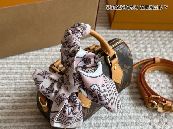 Lxiaba 200 LV leather high-quality handbag with the original scarf and box 16*10cm