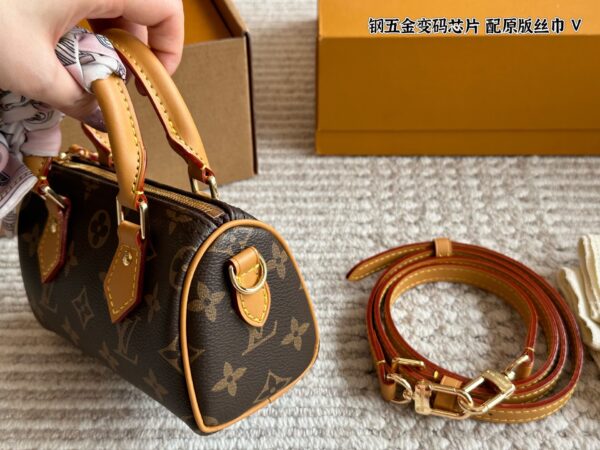 Lxiaba 200 LV leather high-quality handbag with the original scarf and box 16*10cm