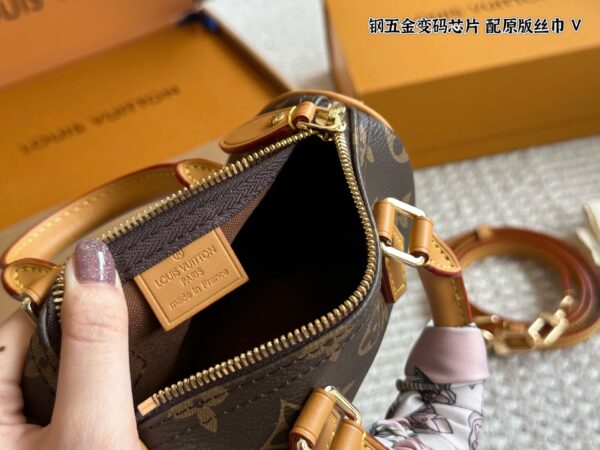 Lxiaba 200 LV leather high-quality handbag with the original scarf and box 16*10cm