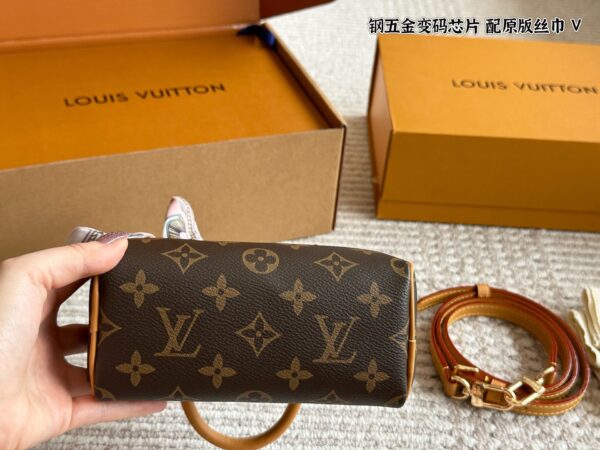 Lxiaba 200 LV leather high-quality handbag with the original scarf and box 16*10cm
