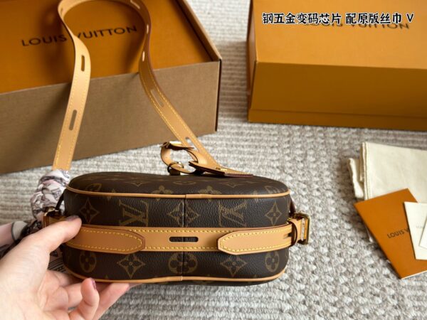 Lyuanba LV Cowhide round cake bag 21*20cm